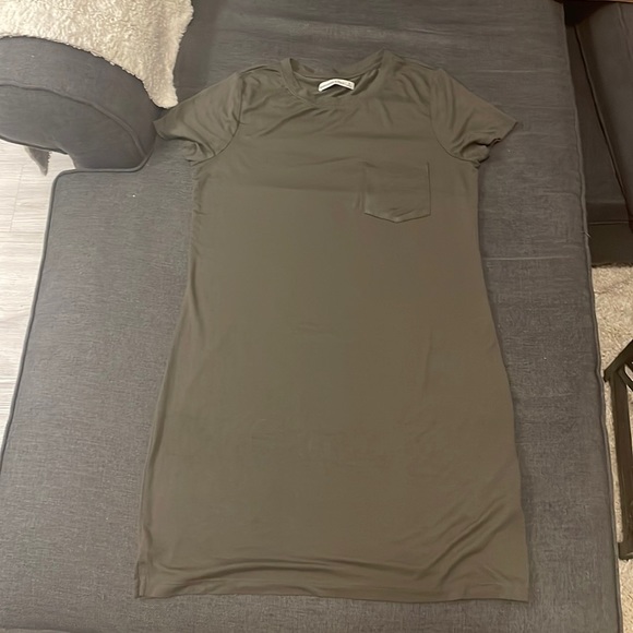 Abercrombie & Fitch Dresses & Skirts - Abercrombie & Fitch Sz M T shirt Dress olive green soft comfy summer dress